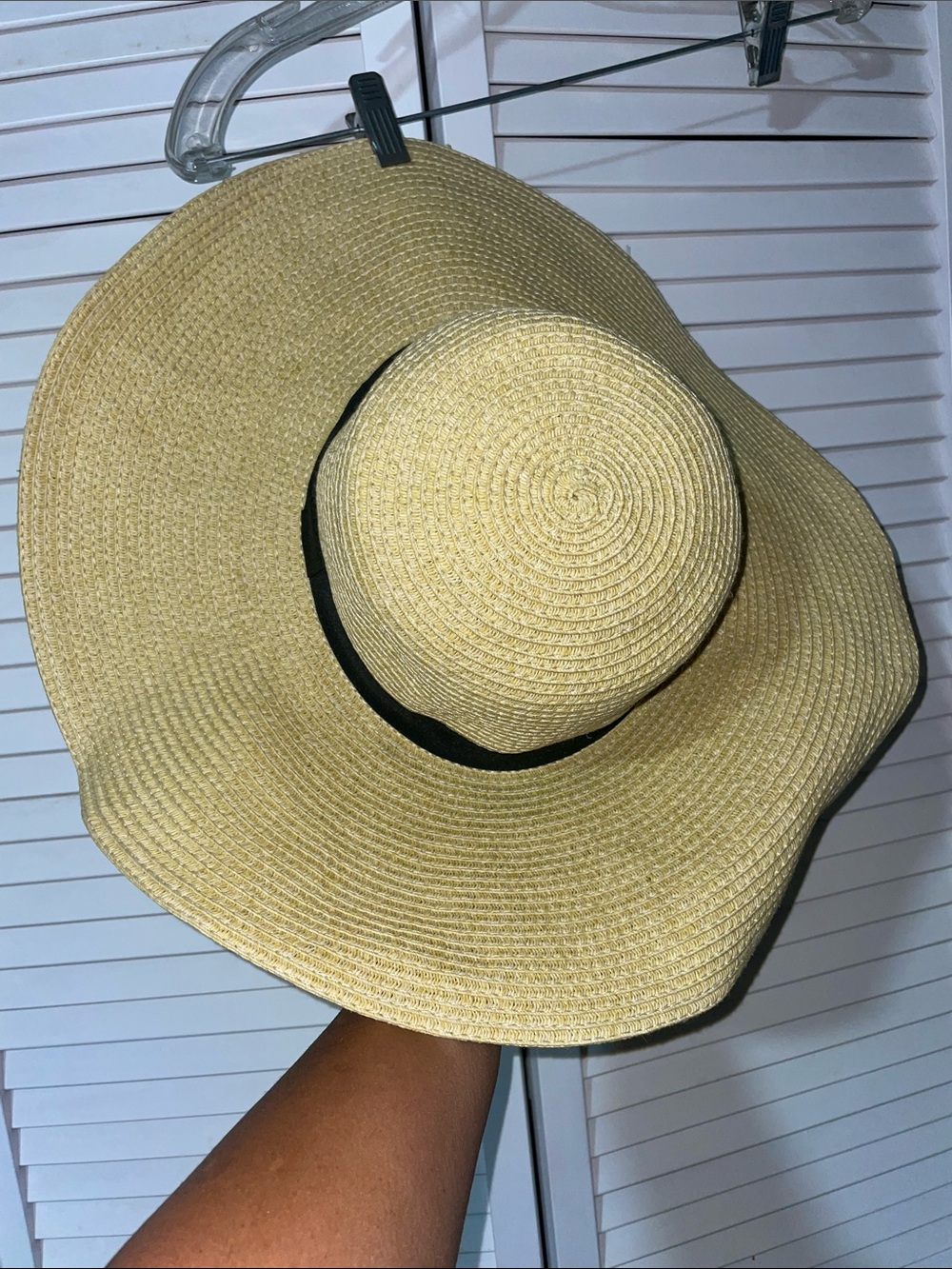 Classic Wide-Brim Straw Sun Hat with Black Band - Women Accessories